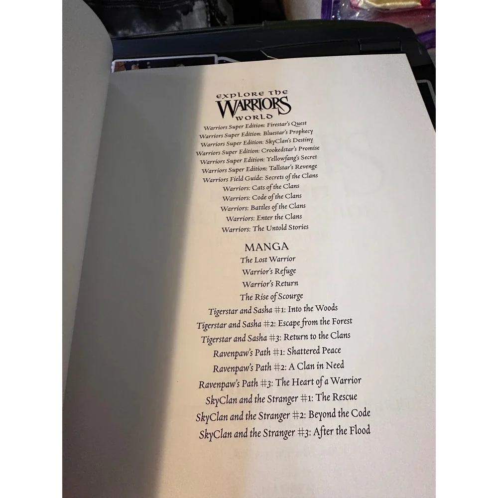 Warriors The Ultimate Guide by Erin Hunter Overisize‎ Hardback Full Color